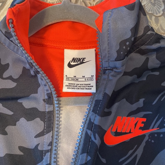 Nike Boys Matching Jacket and Pants set - Picture 2 of 9